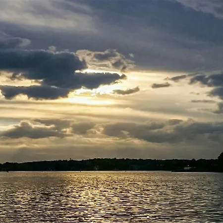 Schwimmendes 보트호텔 Kutzkow