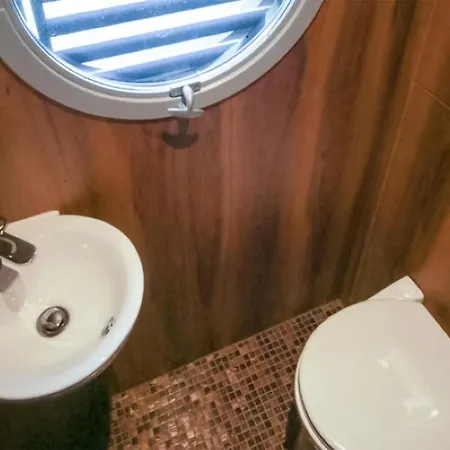2 Bedroom Front Ship In Havelsee Ot * Kutzkow