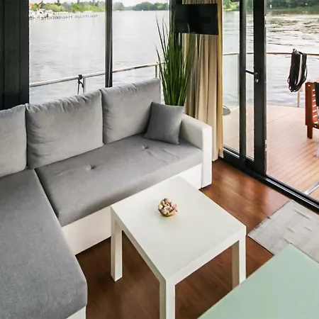 Botel 2 Bedroom Front Ship In Havelsee Ot Kuetzkow *