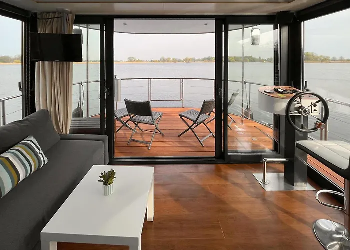 بوتيل Schwimmendes 4*